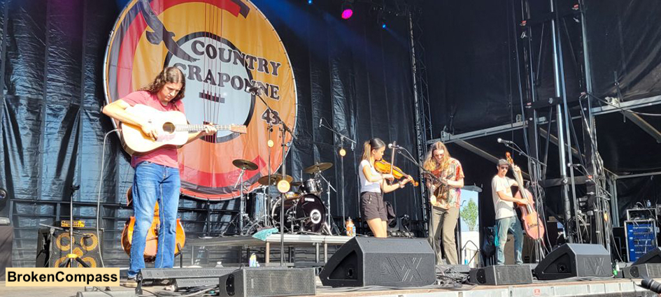 Cette image a un attribut alt vide ; le nom du fichier est 04-brokencompass.jpg